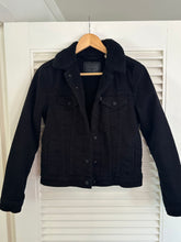 Load image into Gallery viewer, Black Levi’s Sherpa Denim Jacket
