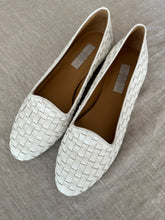 Load image into Gallery viewer, Vintage Leather Woven Flats (9.5)
